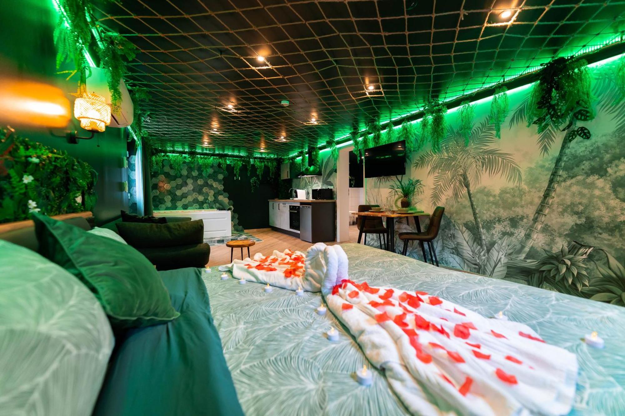 L'Oasis Tropicale, Jacuzzi, Love Room Roppenheim Exterior photo