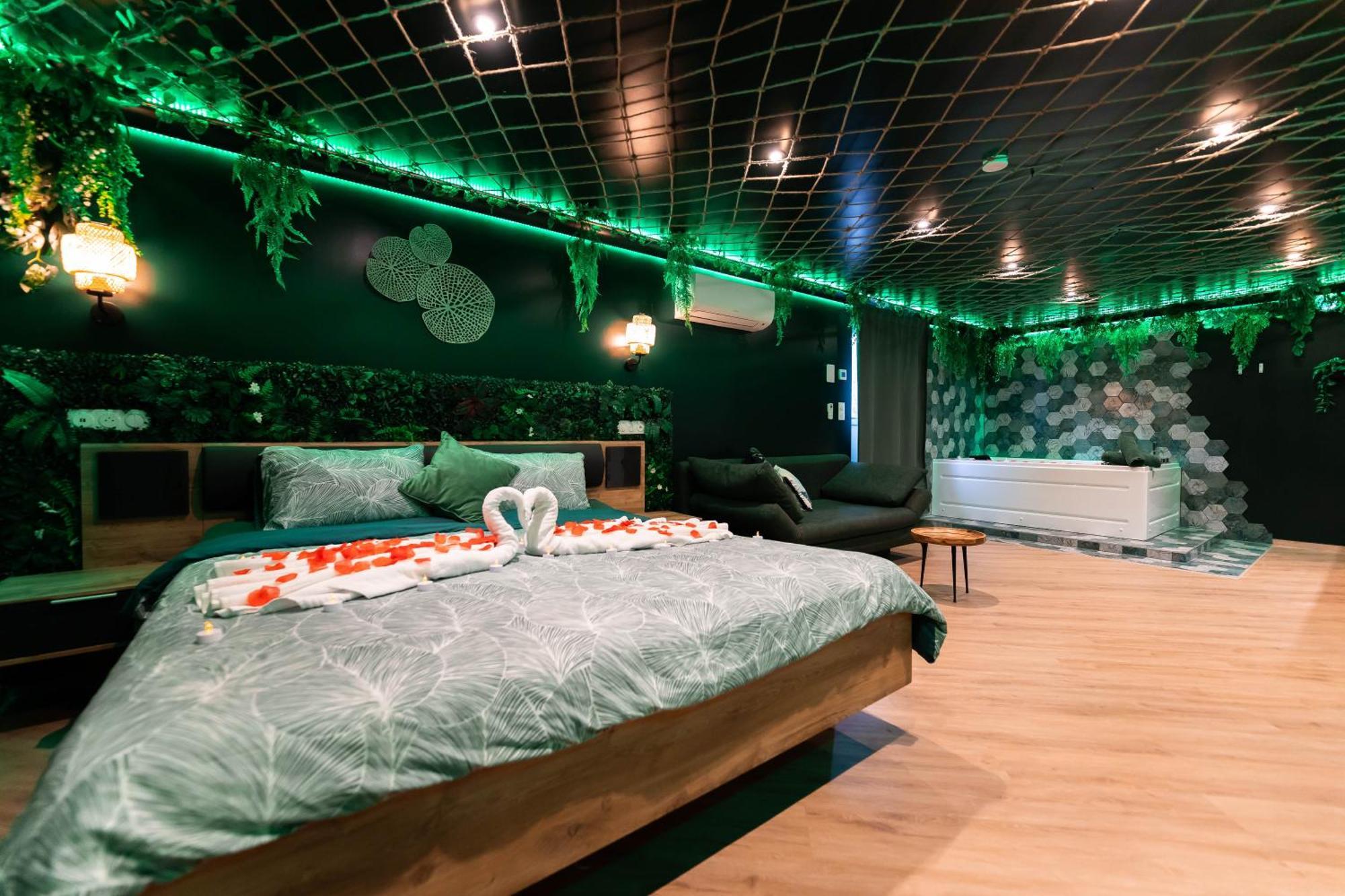 L'Oasis Tropicale, Jacuzzi, Love Room Roppenheim Exterior photo