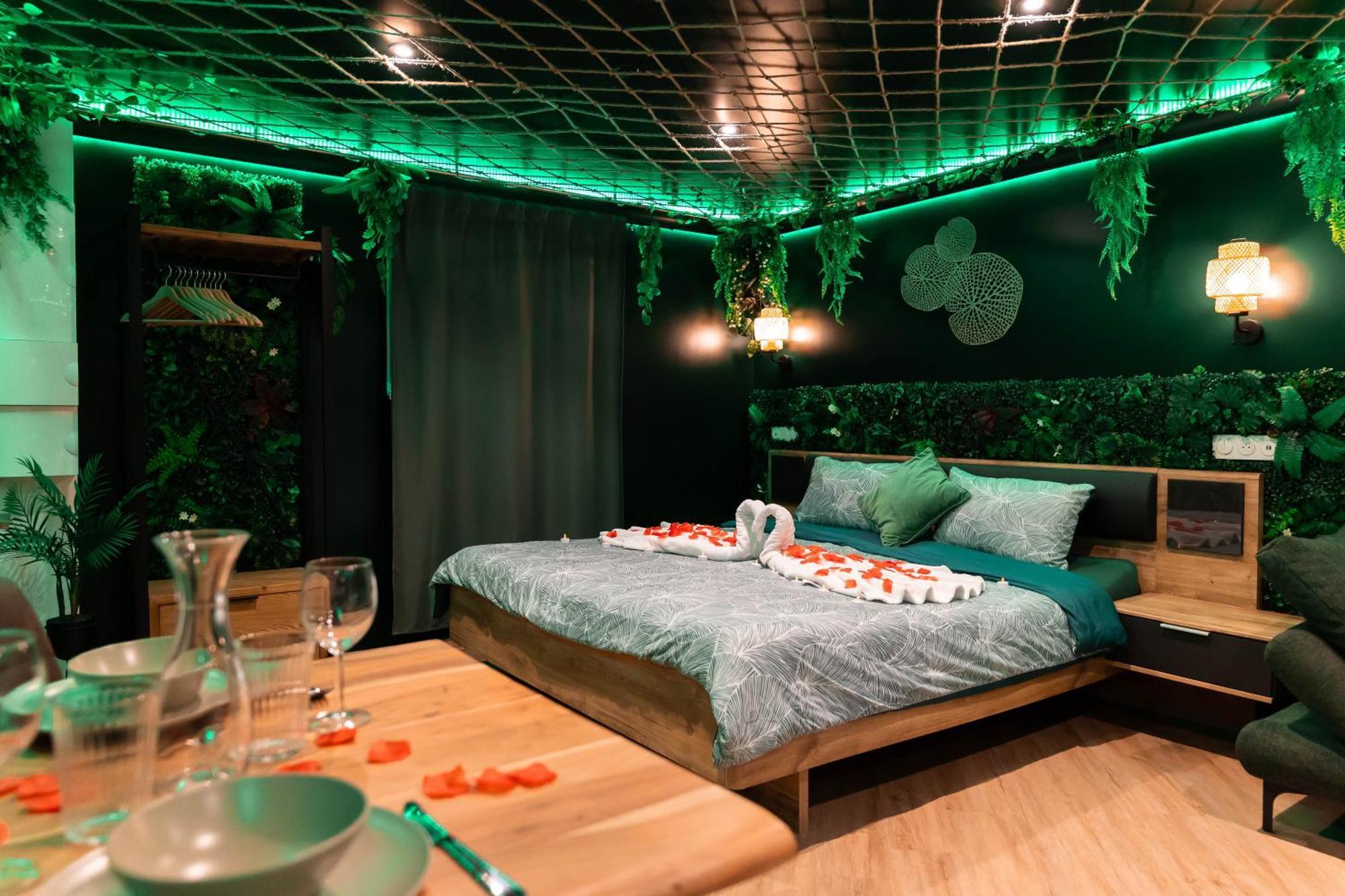 L'Oasis Tropicale, Jacuzzi, Love Room Roppenheim Exterior photo