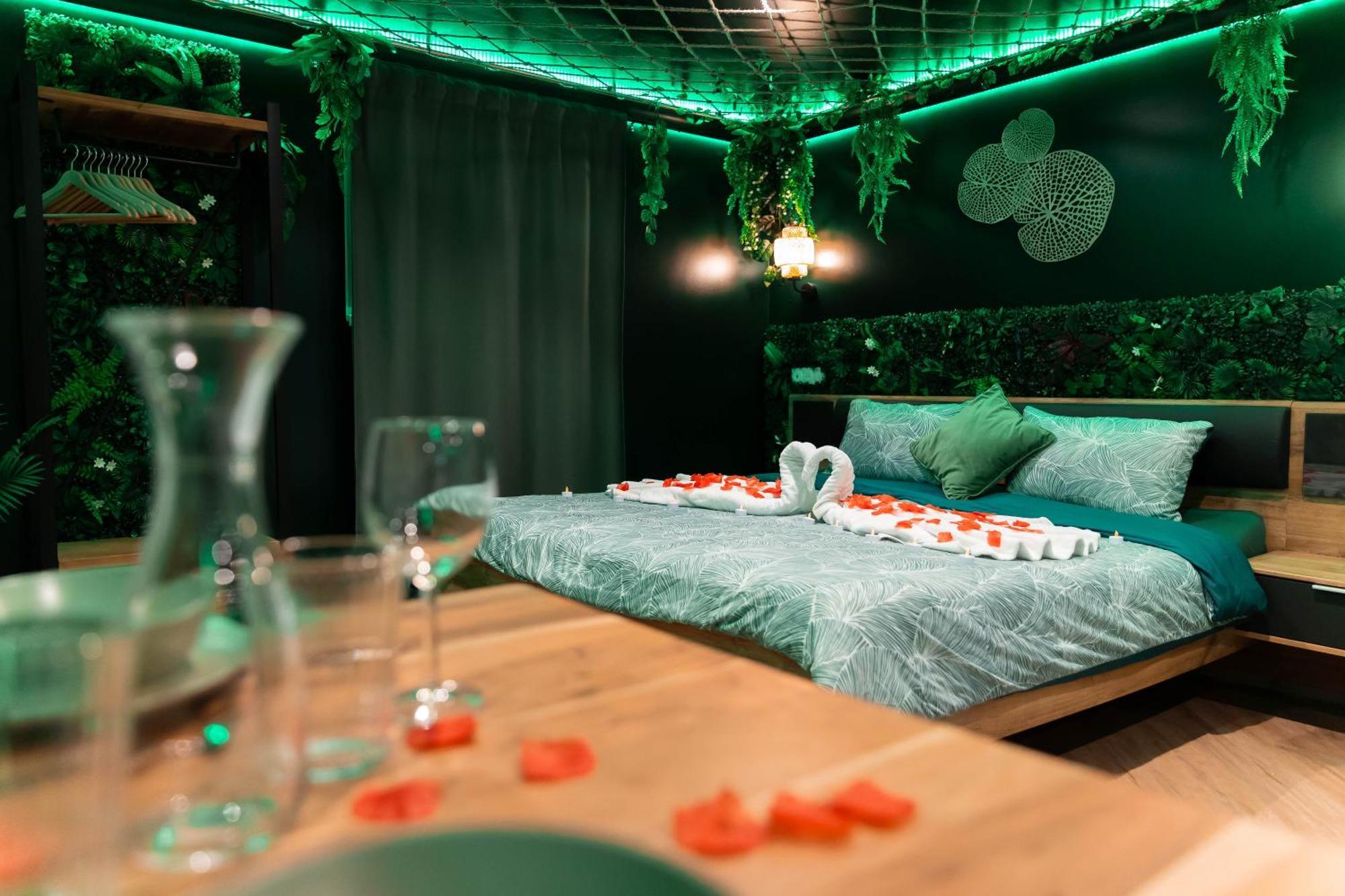 L'Oasis Tropicale, Jacuzzi, Love Room Roppenheim Exterior photo