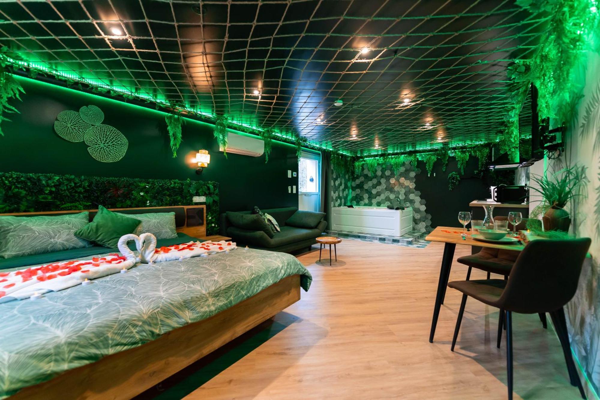 L'Oasis Tropicale, Jacuzzi, Love Room Roppenheim Exterior photo